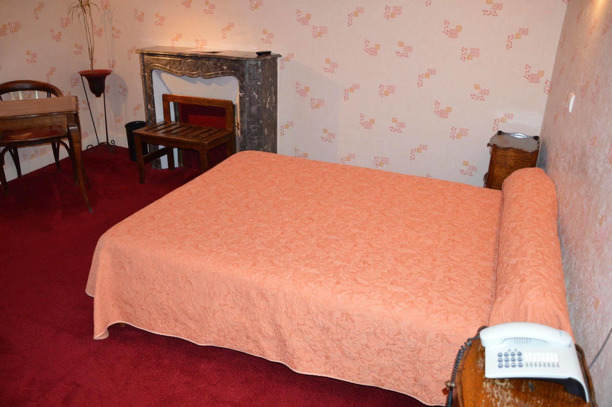 פואטייה Hotel Au Chapon Fin מראה חיצוני תמונה